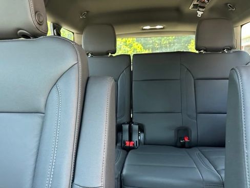 Used 2023 Chevrolet Suburban Z71 w/ Luxury Package AWD/4WD image 28