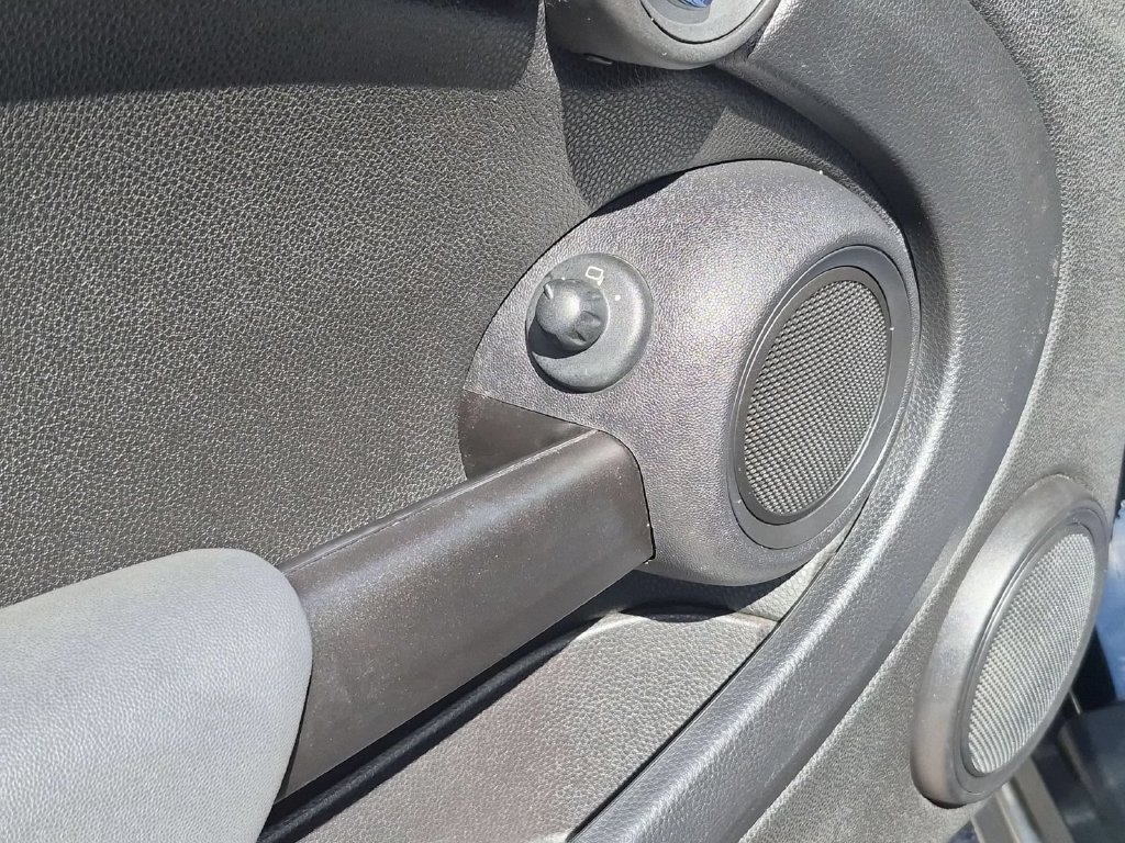 Used 2009 MINI Cooper Hardtop FWD image 16