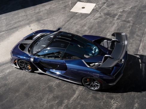 Used 2019 McLaren Senna RWD image 3