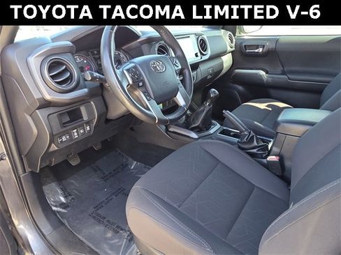 Used 2018 Toyota Tacoma TRD Sport image 22
