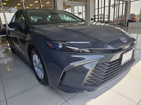 Used 2025 Toyota Camry LE FWD image 3