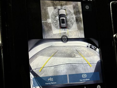 Used 2024 Volvo XC40 B5 Plus image 14