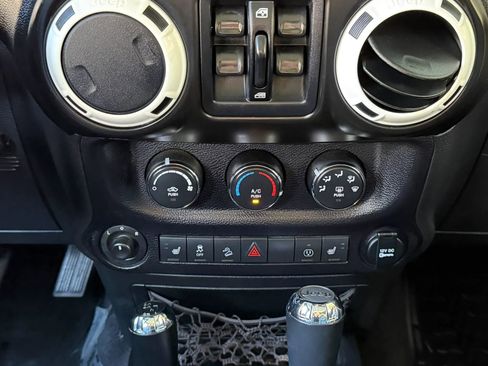 Used 2014 Jeep Wrangler Unlimited Sahara AWD/4WD image 17