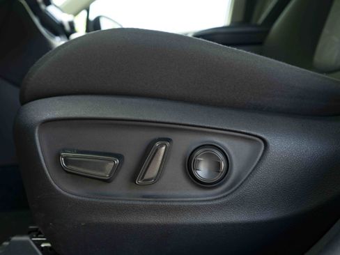 Used 2025 Toyota RAV4 XLE FWD image 37