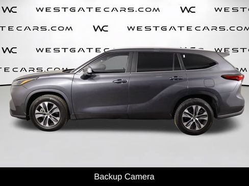 Used 2023 Toyota Highlander XLE FWD image 5