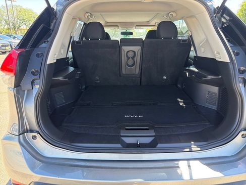 Used 2017 Nissan Rogue SV AWD/4WD image 19