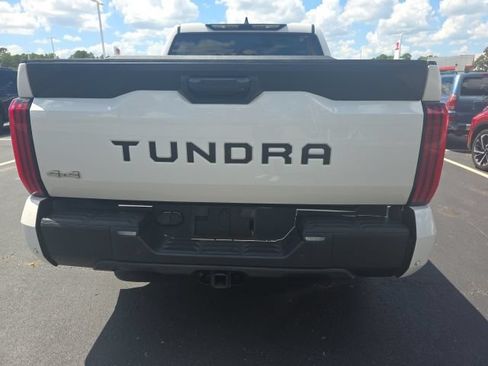 Used 2022 Toyota Tundra SR5 w/ SR5 Convenience Package AWD/4WD image 5