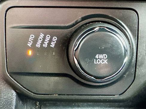 Used 2018 Jeep Renegade Altitude image 18