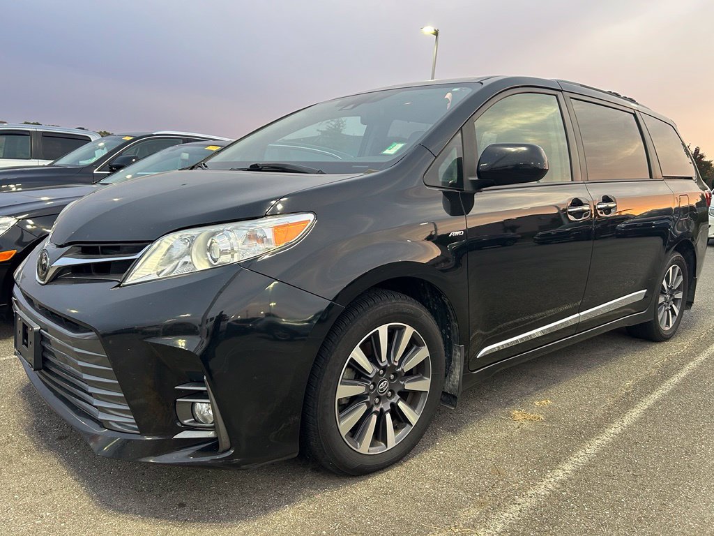 Used 2018 Toyota Sienna XLE w/ XLE Navigation Package AWD/4WD image 1