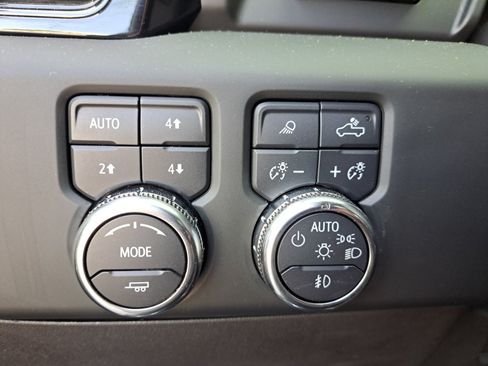 Used 2024 GMC Sierra 2500 AT4 w/ AT4 Premium Plus Package AWD/4WD image 33