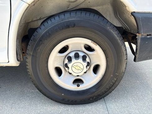 Used 2013 Chevrolet Express 2500 RWD image 39