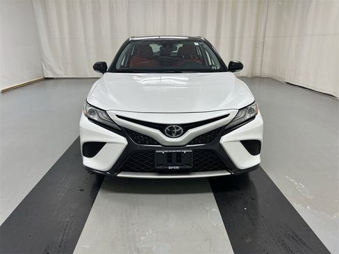 Used 2019 Toyota Camry XSE image 3