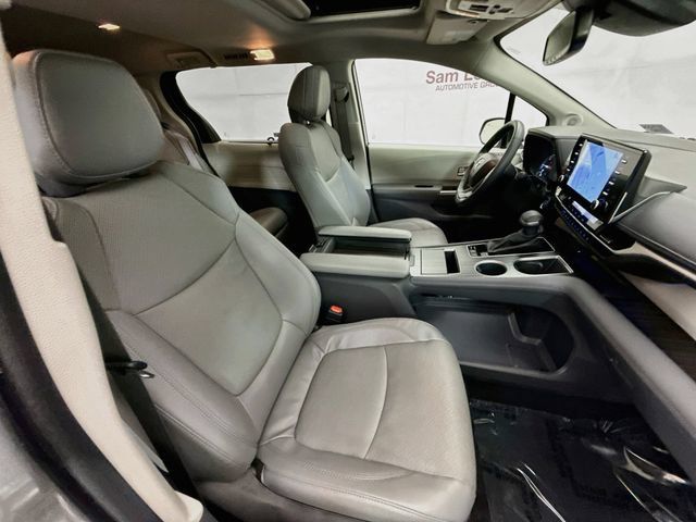 Used 2024 Toyota Sienna Limited AWD/4WD image 31