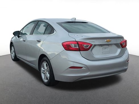 Used 2018 Chevrolet Cruze LT w/ Convenience Package image 4