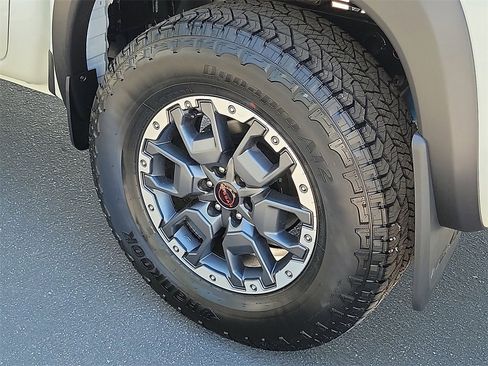 New 2025 Nissan Frontier PRO-4X w/ Pro Premium Package image 3