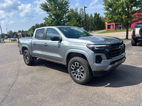 Used 2024 Chevrolet Colorado Z71 w/ Z71 Convenience Package 2 AWD/4WD image 3
