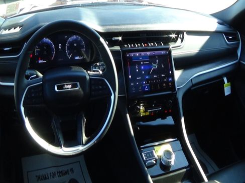 Certified 2024 Jeep Grand Cherokee L Limited w/ Black Appearance Package image 15