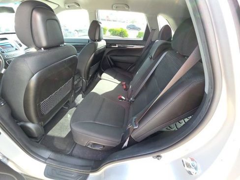 Used 2014 Kia Sorento LX image 22