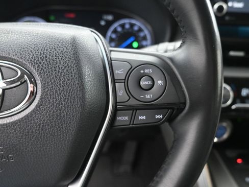 Used 2022 Toyota Venza XLE image 7