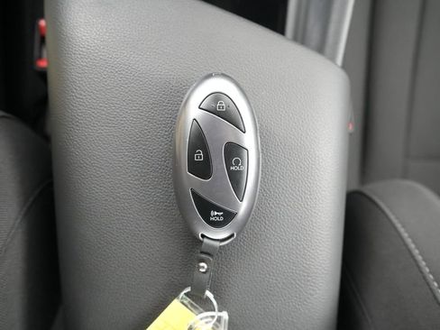 Used 2025 Hyundai Elantra SEL image 39