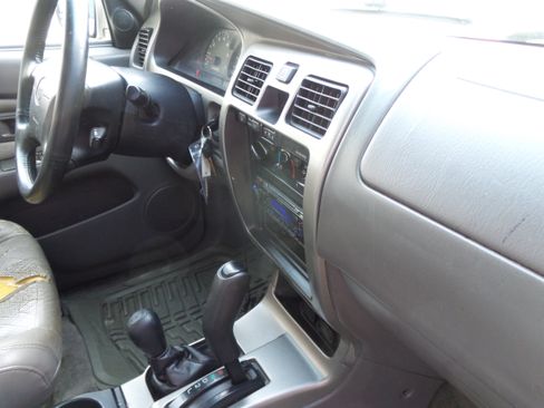 Used 2002 Toyota 4Runner SR5 AWD/4WD image 27