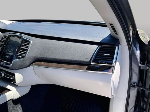 Used 2018 Volvo XC90 T5 Momentum w/ Convenience Package FWD image 19