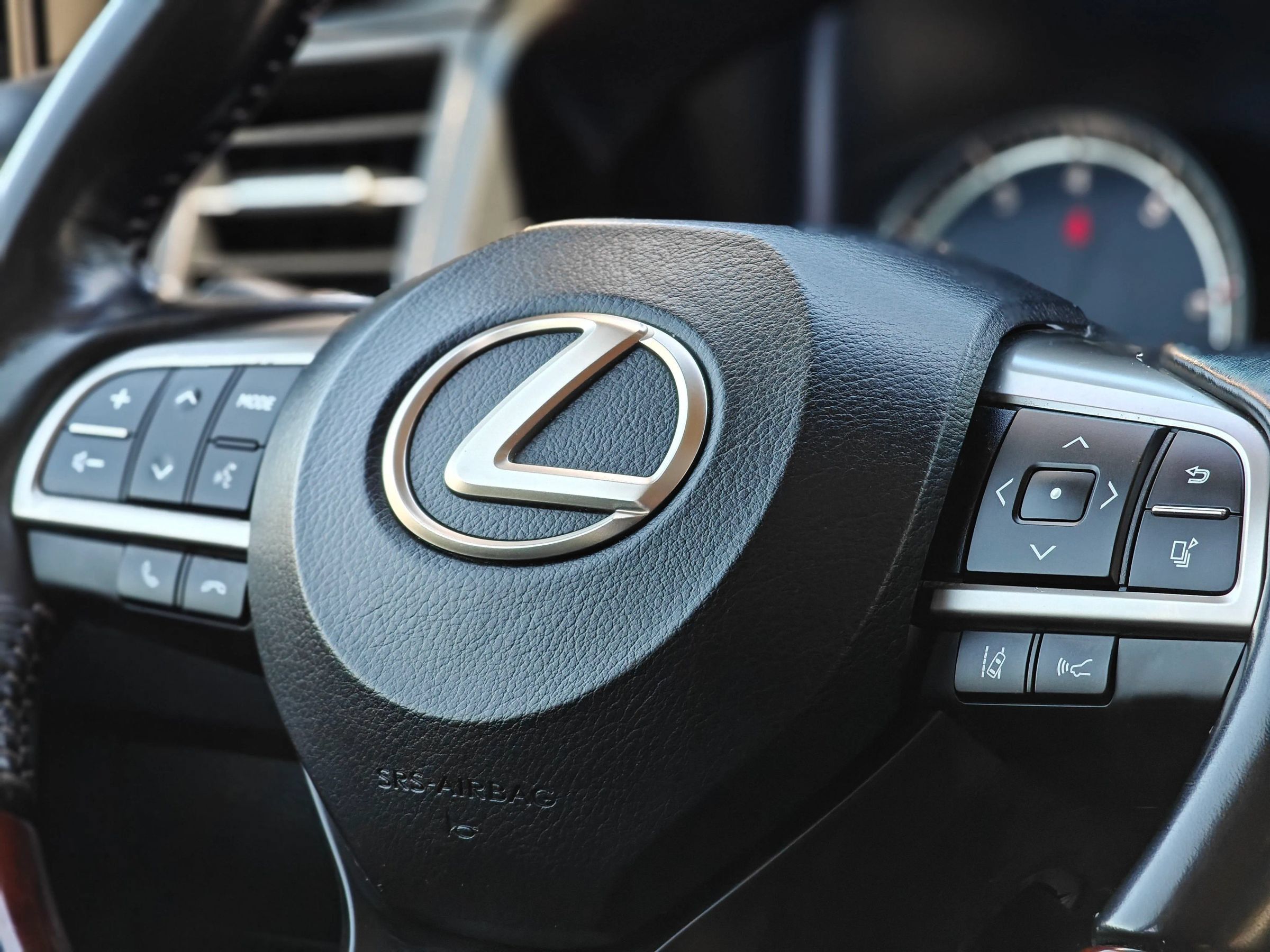 Used 2018 Lexus LX 570 4WD image 18