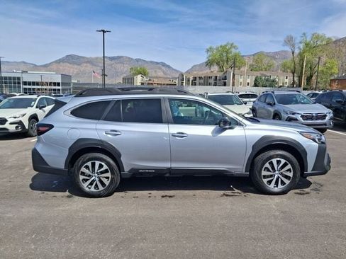 Used 2025 Subaru Outback Premium w/ Popular Package #1A image 2