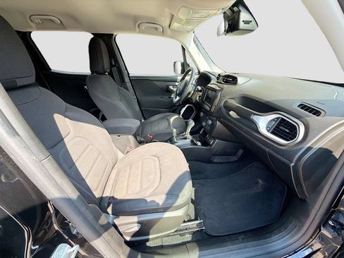 Used 2019 Jeep Renegade Latitude FWD image 15