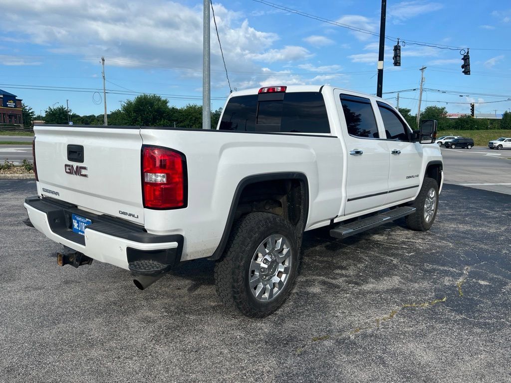 Used 2017 GMC Sierra 2500 Denali w/ Suspension Package, Off-Road AWD/4WD image 3