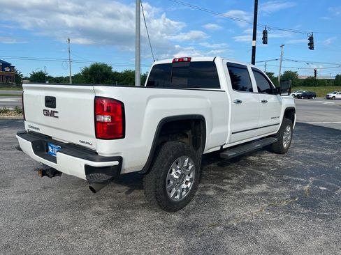 Used 2017 GMC Sierra 2500 Denali w/ Suspension Package, Off-Road AWD/4WD image 3