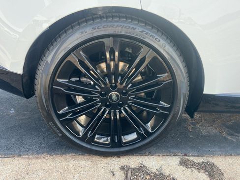 Certified 2024 Land Rover Range Rover SE image 23