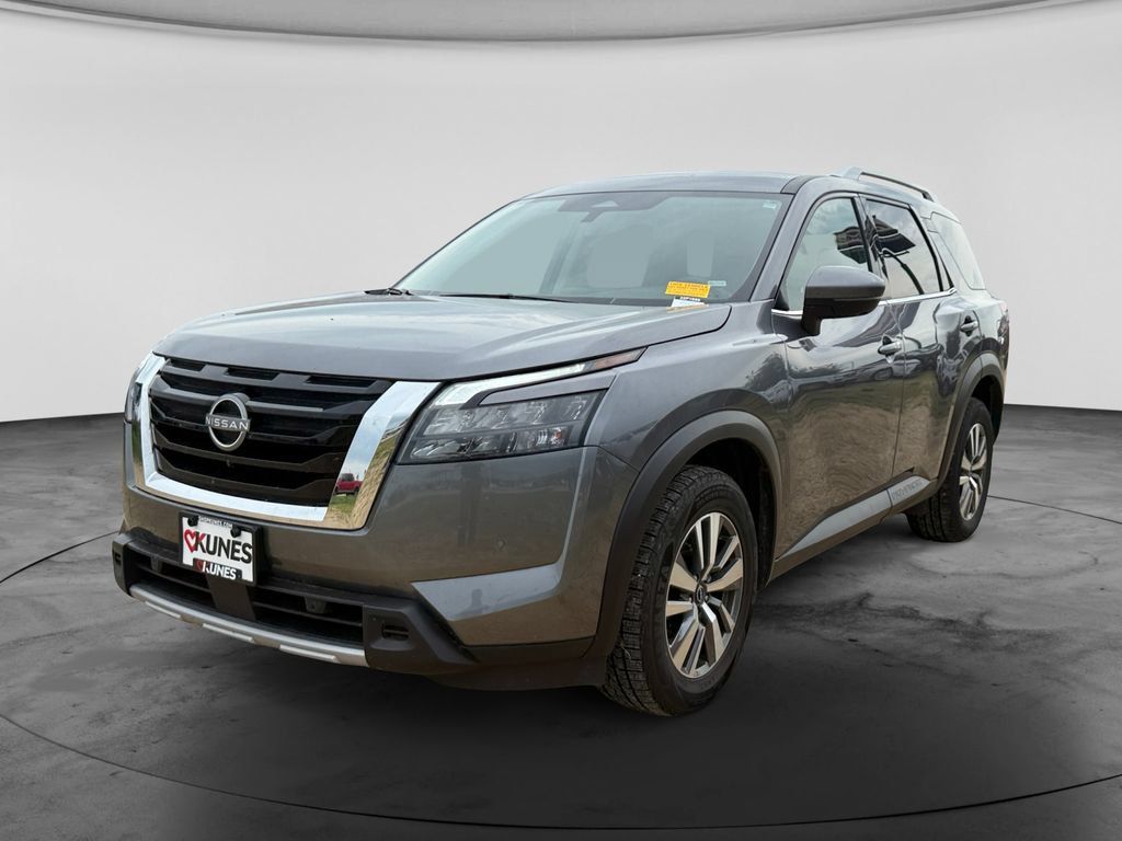 Used 2025 Nissan Pathfinder SL AWD/4WD image 4