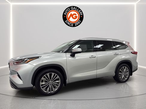 Used 2021 Toyota Highlander Platinum AWD/4WD image 3