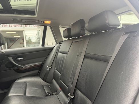 Used 2011 BMW 328i xDrive Wagon AWD/4WD image 19