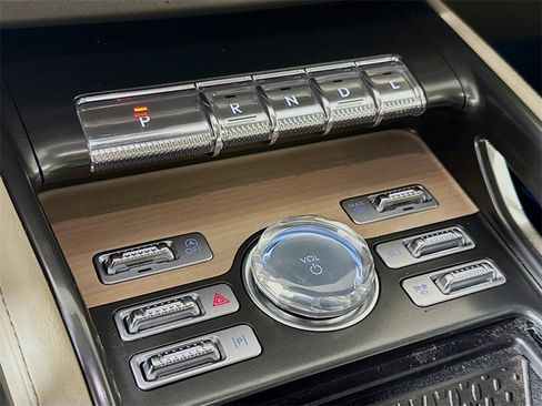 Used 2024 Lincoln Nautilus Reserve w/ Equipment Group 202A image 15