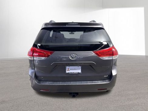 Used 2013 Toyota Sienna XLE image 33