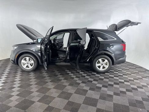 Used 2021 Kia Sorento LX FWD image 11