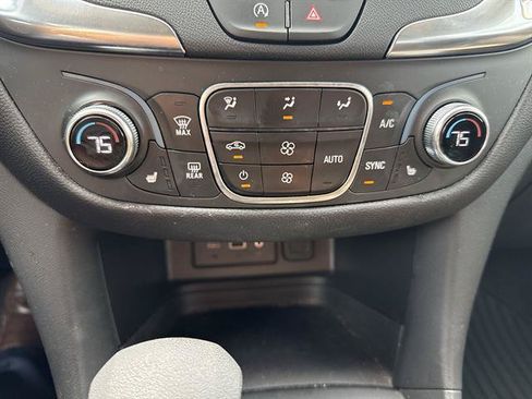 Used 2024 Chevrolet Equinox LT FWD image 17