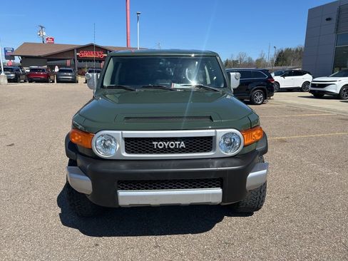 Used 2013 Toyota FJ Cruiser 4WD w/ Convenience Pkg image 2