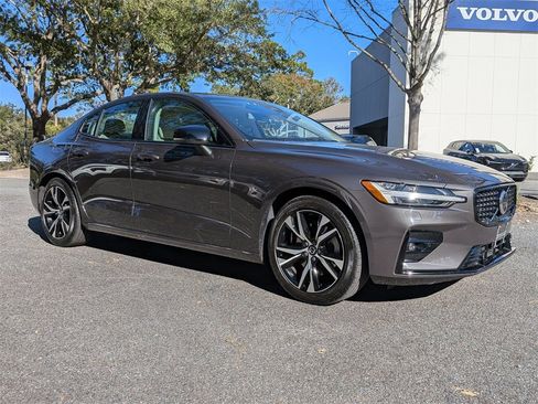 Certified 2023 Volvo S60 B5 Plus image 2