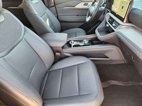 New 2026 Ford Explorer Active w/ Active Comfort Package image 14