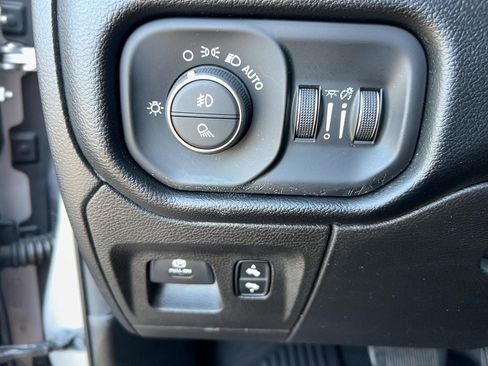 Used 2019 RAM 1500 Laramie w/ Sport Appearance Package image 15