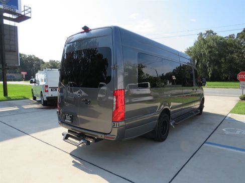 Used 2022 Mercedes-Benz Sprinter 4500 w/ Parking Package image 19