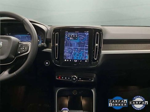 Used 2025 Volvo XC40 B5 Plus image 14