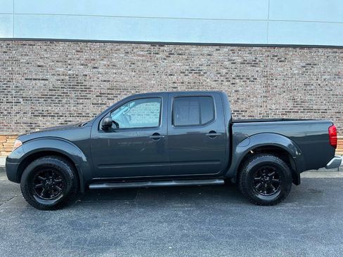Used 2014 Nissan Frontier SV RWD image 2