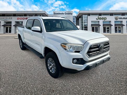 Used 2019 Toyota Tacoma SR5 RWD image 2