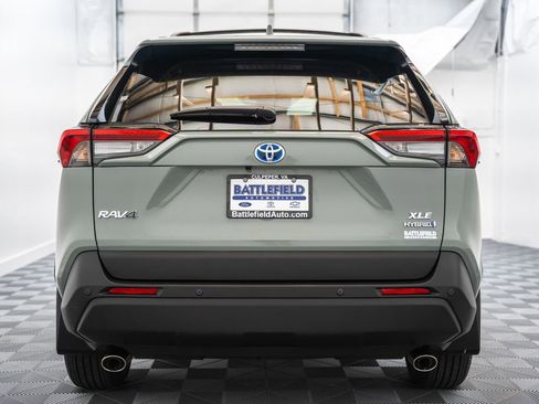 Used 2022 Toyota RAV4 XLE Premium AWD/4WD image 6