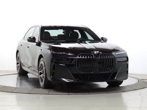 Used 2026 BMW 740i xDrive image 1