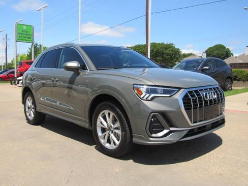 Used 2024 Audi Q3 2.0T Premium w/ Convenience Package image 4